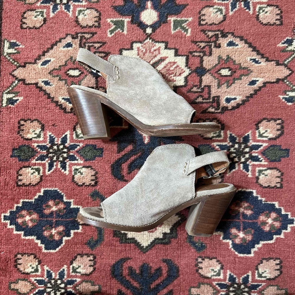 Frye Tan Suede Peep Toe Slingback Buckle Strap Ankle Bootie Heels Size 6 - Picture 9 of 16